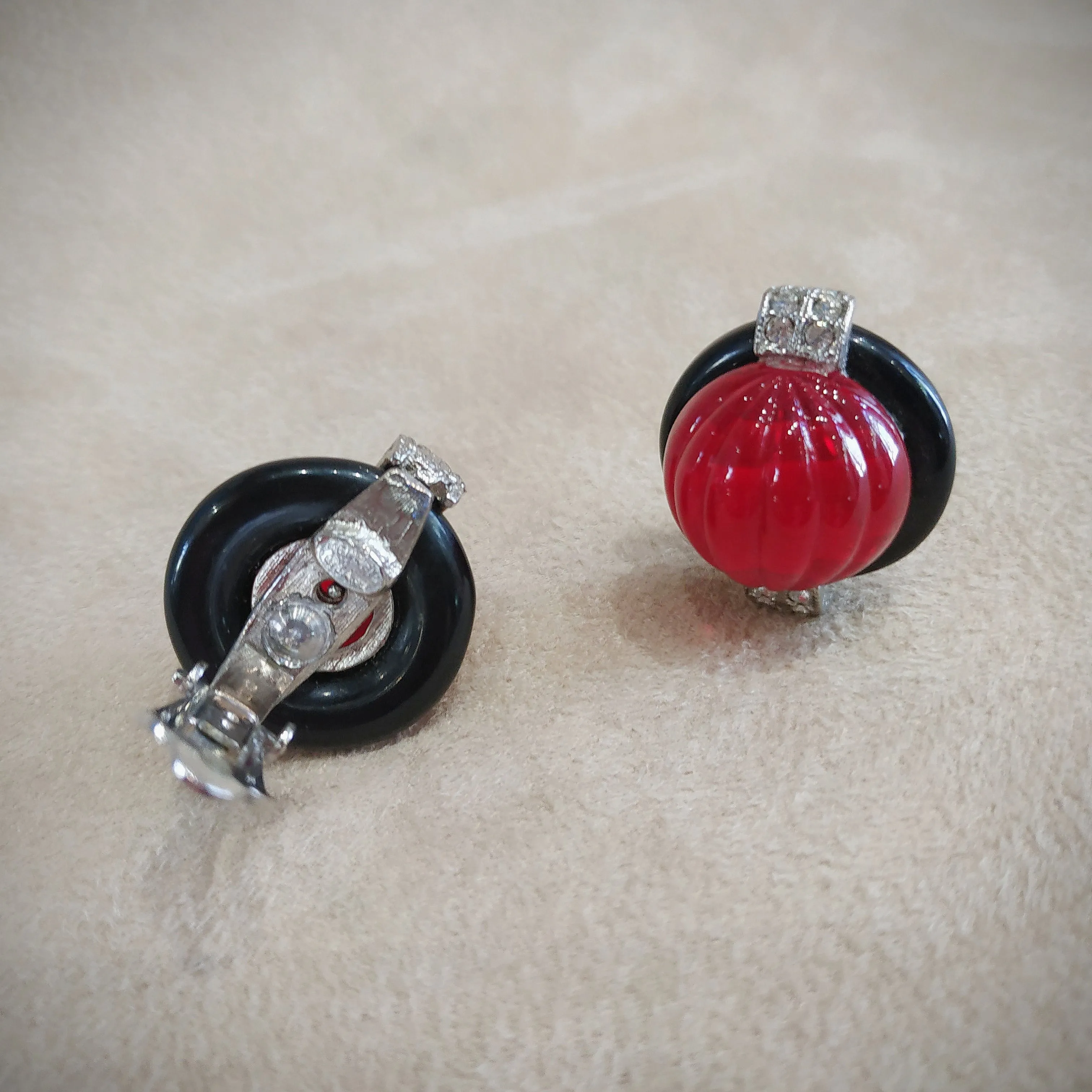 KJL Red Black Vintage Clip on Earrings by Kenneth Jay Lane