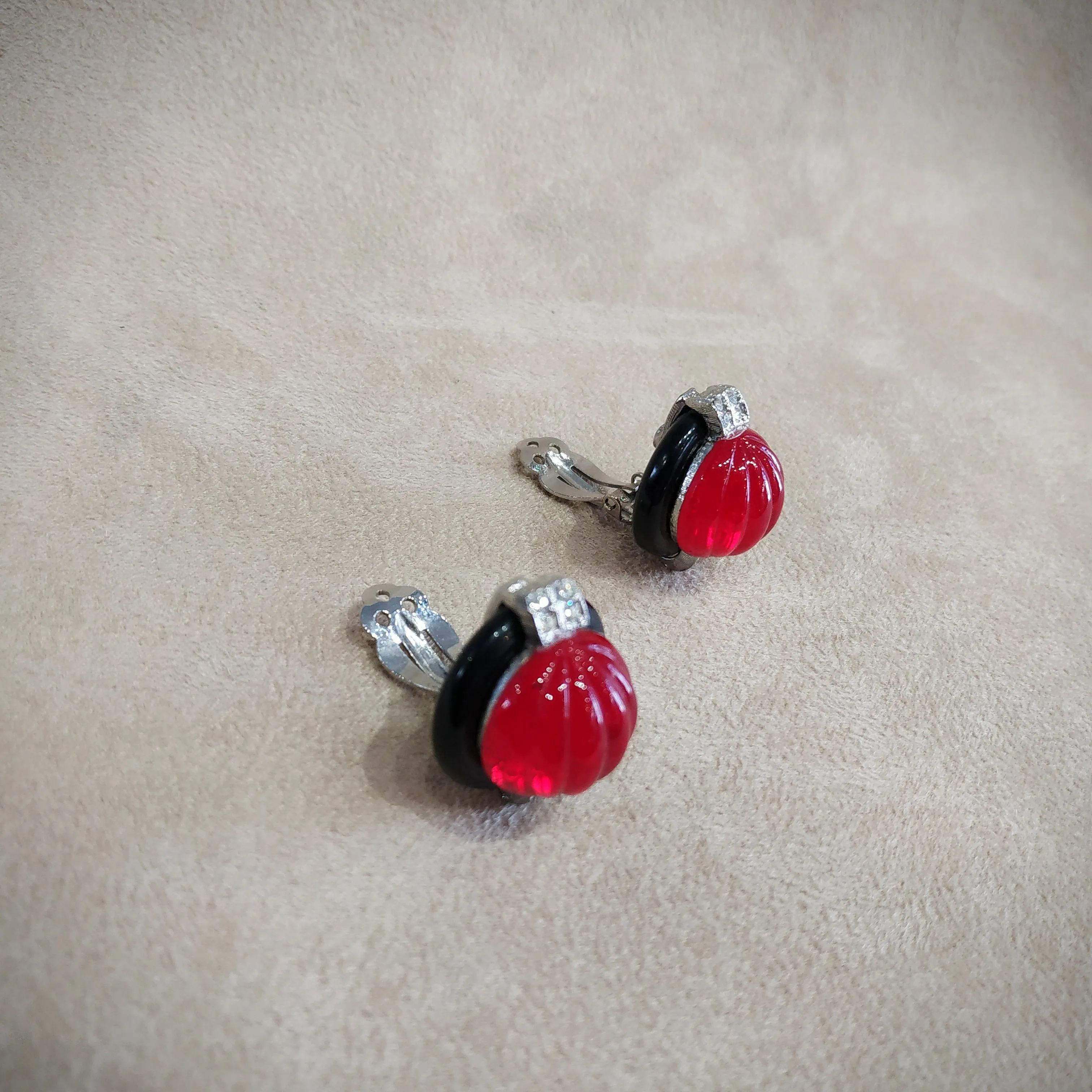 KJL Red Black Vintage Clip on Earrings by Kenneth Jay Lane