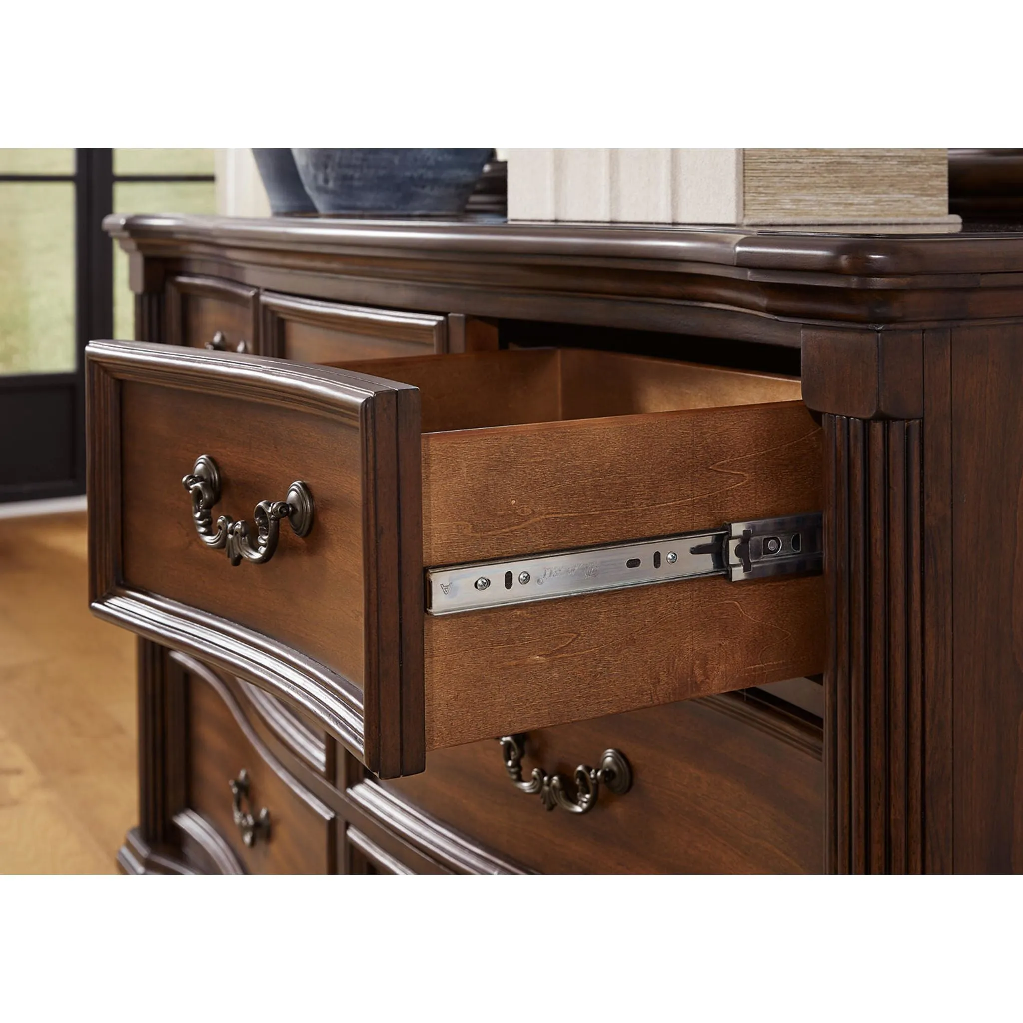 Lavinton Dresser