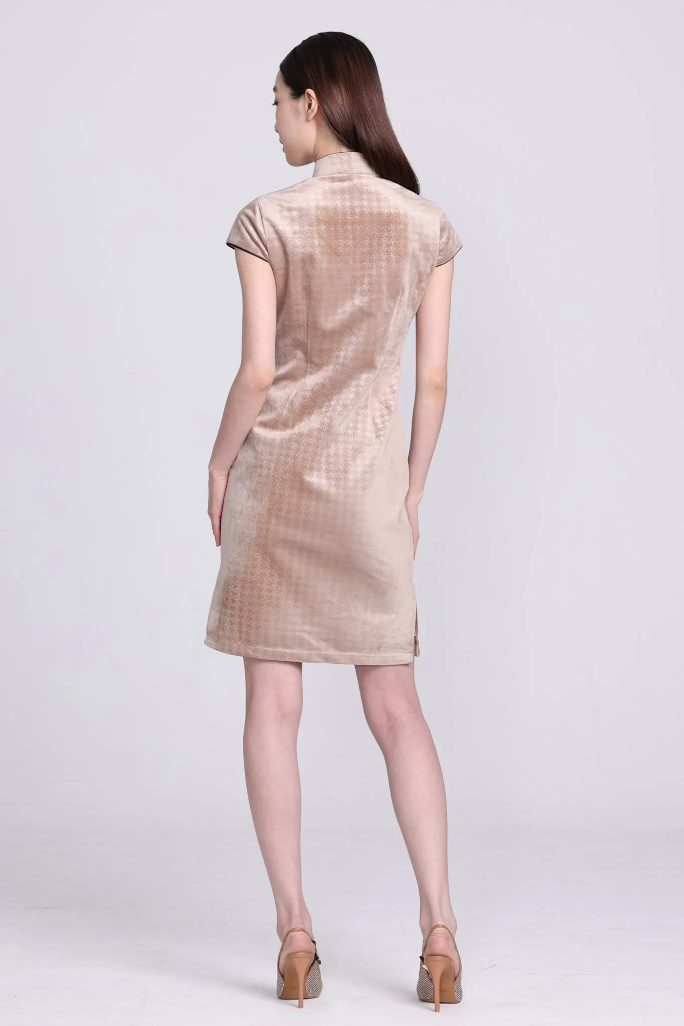 POLLY Houndstooth Velvet Cheongsam (Camel)