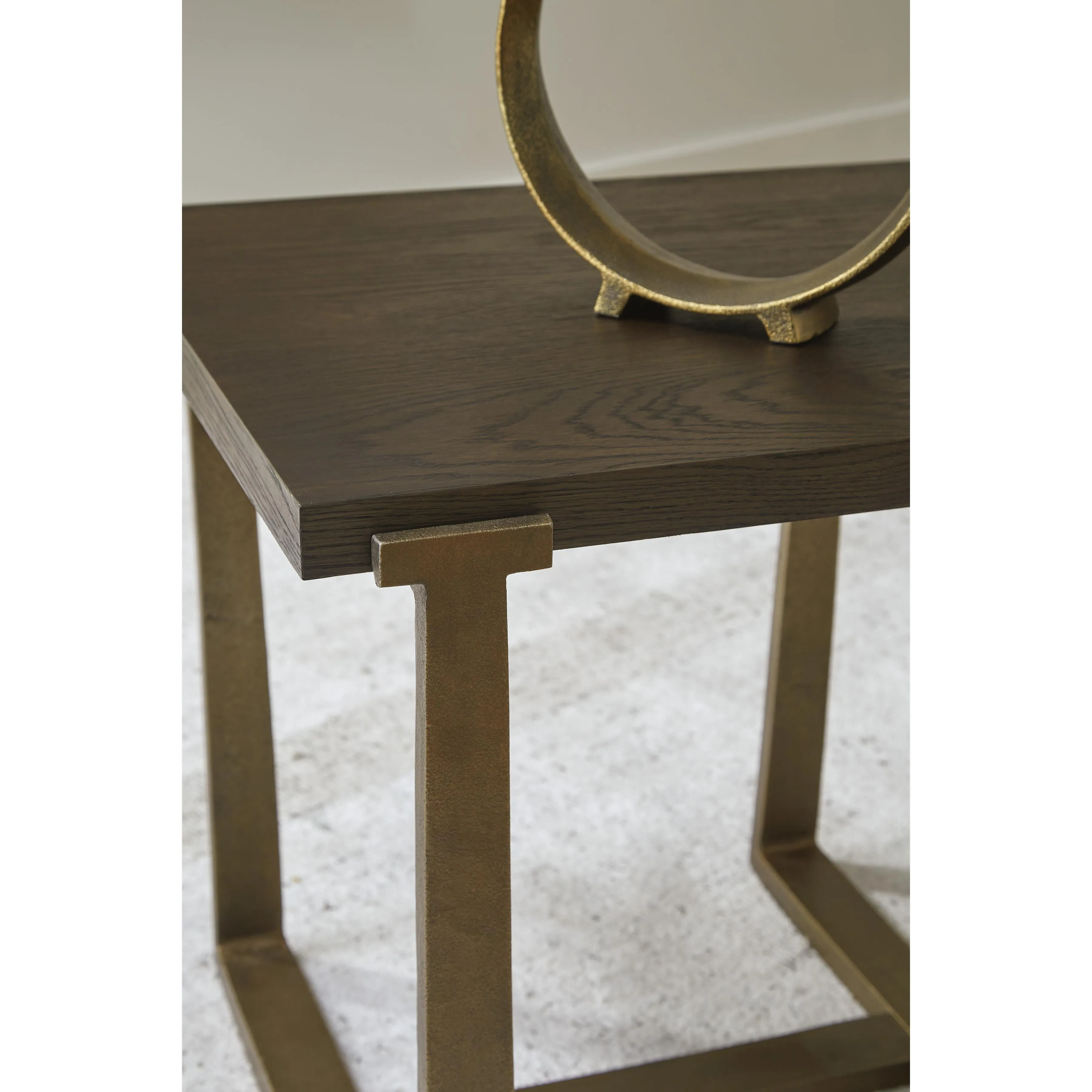 Signature Design by Ashley Balintmore End Table T967-3