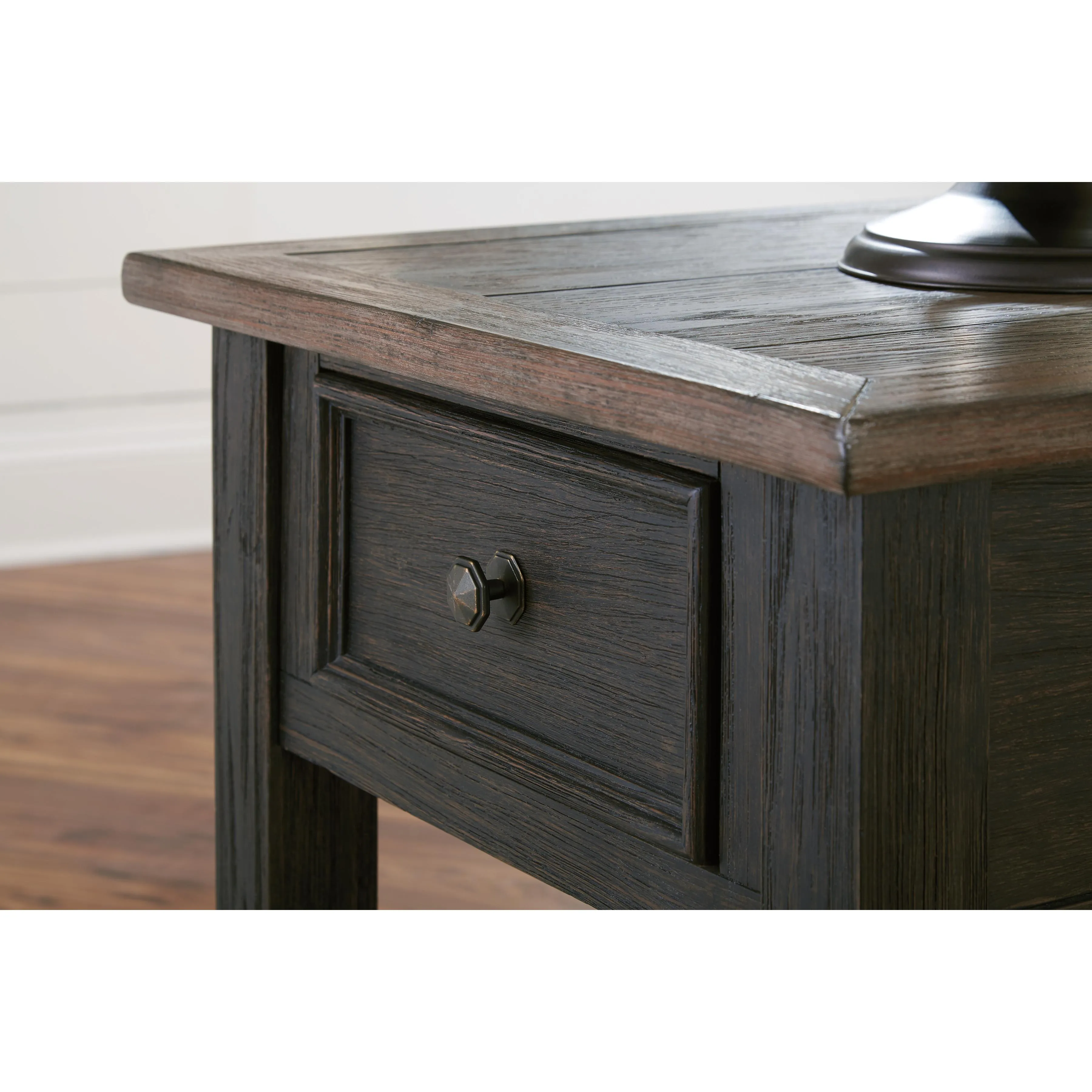 Signature Design by Ashley Tyler Creek End Table T736-3