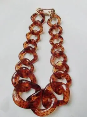 TEEK - Big Acrylic Chunk Chain Necklace